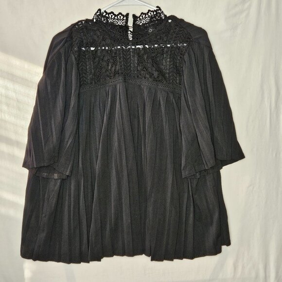 Lace yoke and collar black blouse - Picture 1 of 8